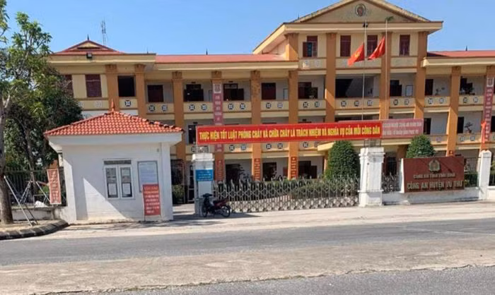  Bắt Phó Công an và Viện phó Viện kiểm sát huyện Vũ Thư, Thái Bình: Ngày 2/12, Cơ quan điều tra Viện Kiểm sát Nhân dân Tối cao thi hành lệnh bắt tạm giam ông Nguyễn Đức Tuấn - Phó Trưởng Công an huyện Vũ Thư (Phó Thủ trưởng Cơ quan CSĐT Công an huyện Vũ Thư, SN 1985) và bà Phạm Thị Thu Hiền - Phó Viện trưởng Viện KSND huyện Vũ Thư (SN 1977) vì liên quan đến vụ án đàn em của Nguyễn Xuân Đường chém người gây thương tích.