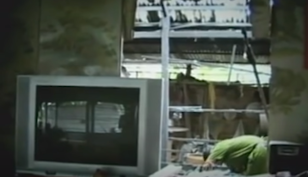 Đáng chú ý, chiếc tủ bên trong nhà nạn nhân có dấu hiệu cạy phá, nhiều tài sản của bà Cà Tha đã “không cánh mà bay”. 