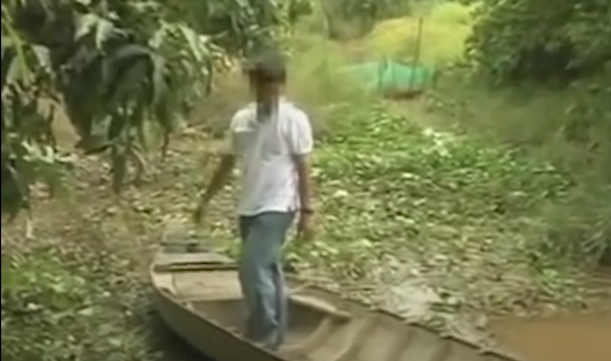 Việc Liệt bỏ trốn khỏi địa phương là đã có sự chuẩn bị từ trước, vì vậy sự truy tìm hắn lúc này chẳng khác nào “mò kim đáy bể”. Các trinh sát xác định, nếu không nhanh chóng tìm ra hung thủ sẽ khiến hắn có cơ hội tẩu thoát và vụ án đi vào bế tắc. Rà soát đoạn sông theo hướng hung thủ tẩu thoát khoảng ba cây số, các trinh sát phát hiện chiếc xuồng vô chủ. Công an xác định chiếc xuồng hung thủ mượn để bỏ trốn.