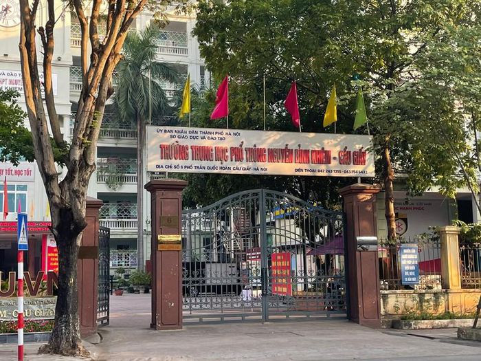 Nhiều trường THPT trong sáng 6/12, học sinh lớp 12 vẫn chưa đến trường như Trường THPT Nguyễn Bỉnh Khiêm. (Ảnh: Pháp luật Việt Nam)