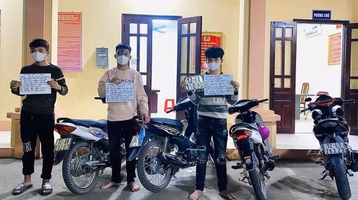  Bắt giữ nhóm thanh niên tụ tập lạng lách, đãnh võng: Ngày 1/12, Công an TP Lạng Sơn cho biết đã phát hiện, ngăn chặn nhóm thanh thiếu niên có hành vi tụ tập, điều khiển xe với tốc độ cao, lạng lách, đánh võng gây mất an ninh, trật tự an toàn giao thông trên địa bàn. Qua đấu tranh làm rõ, nhóm đối tượng gồm các thanh, thiếu niên từ 14 – 17 tuổi đến từ các huyện Chi Lăng, Bình Gia, Lộc Bình…