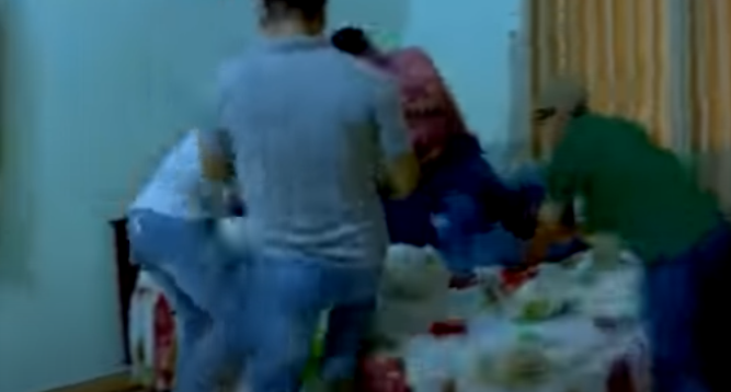 Đến tối 16/2/2021, lực lượng Công an phát hiện Tùng đang lẩn trốn tại xã Ea Đar, huyện Ea Kar, tỉnh Đắk Lắk. Để tránh “bứt dây động rừng” Công an tỉnh Bình Phước đã phối hợp với Công an địa phương để thực hiện vây bắt Tùng. Lực lượng chức năng lợi dụng khi đối tượng chuẩn bị ngủ, ập đến bắt giữ. 