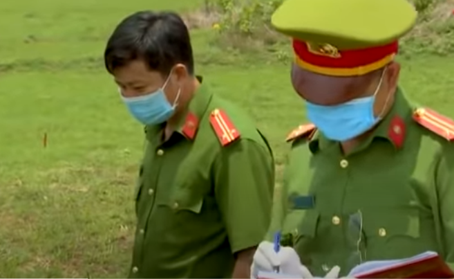 Ban đầu, lực lượng Công an chỉ có thông tin về nạn nhân, các dấu vết về hung thủ giết người cũng mơ hồ và không rõ ràng. Tuy nhiên, bằng nhiều biện pháp nghiệp vụ sắc bén và một số dấu vết ở hiện trường và cơ quan Kỹ thuật hình sự thu thập được, Công an nhanh chóng khoanh vùng nhiều đối tượng tình nghi. 