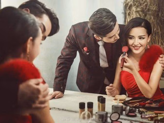 Bo nhi mang bau, chong ve nha quy sup khan cau vo... giai cuu