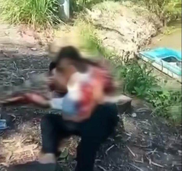  Thiếu niên 15 tuổi đâm chết người hơn mình 1 tuổi vì mâu thuẫn: Trưa 5/12, N.Đ.K. (15 tuổi) cùng N.D.K. (16 tuổi) đi xe máy đến nhà L.K.L. (16 tuổi, cùng trú huyện Đầm Dơi, tỉnh Cà Mau) "nói chuyện" nhằm giải quyết mâu thuẫn. Đến nơi, N.Đ.K. bất ngờ lấy dao trong cốp xe chém vào người L. khiến nạn nhân tử vong. Ngày 6/12, Công an huyện Đầm Dơi cho biết đang điều tra, làm rõ. 