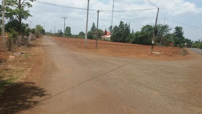  Khởi tố Phó Chủ tịch UBND huyện Đak Đoa: Ngày 6/12, Công an tỉnh Gia Lai đã khởi tố bị can đối với bà Giang H’Đan, Phó Chủ tịch UBND huyện Đak Đoa để điều tra về hành vi vi phạm các quy định về quản lý đất đai. Bà H’Đan bị khởi tố vì liên quan đến việc ký quyết định chuyển hơn 1,4 ha đất trồng cây lâu năm thành đất ở nông thôn để phân lô bán nền.