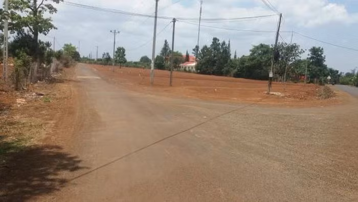  Khởi tố Phó Chủ tịch UBND huyện Đak Đoa: Ngày 6/12, Công an tỉnh Gia Lai đã khởi tố bị can đối với bà Giang H’Đan, Phó Chủ tịch UBND huyện Đak Đoa để điều tra về hành vi vi phạm các quy định về quản lý đất đai. Bà H’Đan bị khởi tố vì liên quan đến việc ký quyết định chuyển hơn 1,4 ha đất trồng cây lâu năm thành đất ở nông thôn để phân lô bán nền.