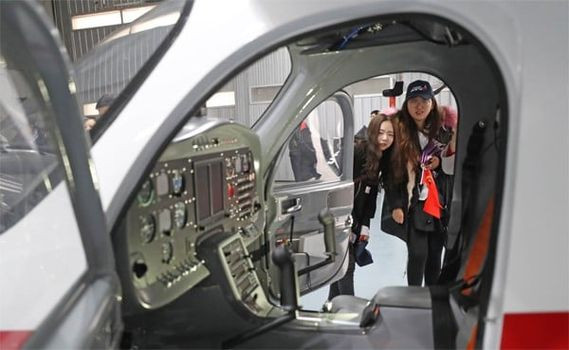 Bên trong khoang hành khách đủ rộng rãi để có thể chở được 4 người kèm theo.