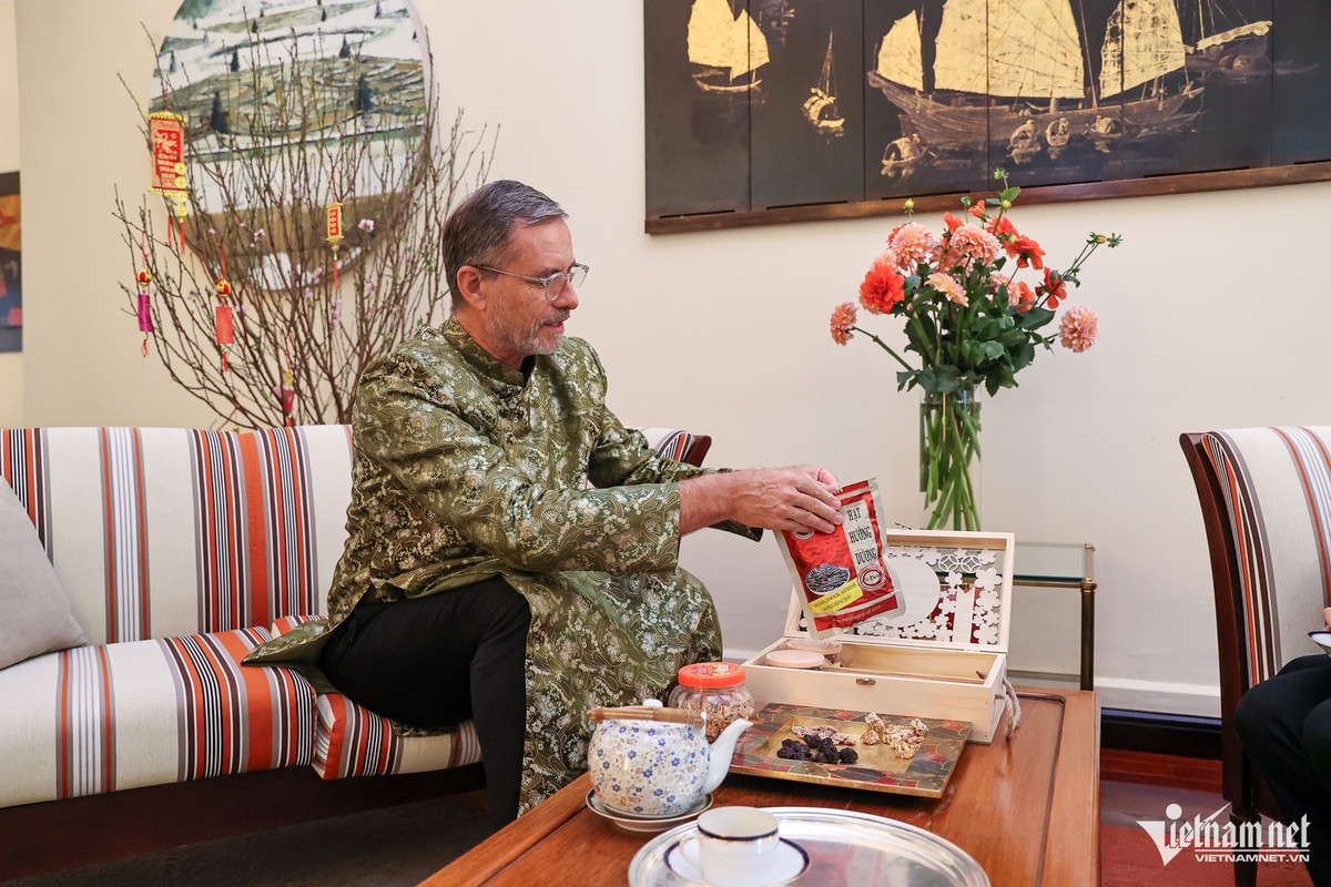 Pháp là một trong những đối tác phương Tây đầu tiên đồng hành cùng quá trình phát triển của Việt Nam từ khi bắt đầu mở cửa. "Và đến ngày nay chúng tôi vẫn tiếp tục mong muốn được đồng hành cùng Việt Nam trong thời gian tới." - Ngài Đại sứ nói.