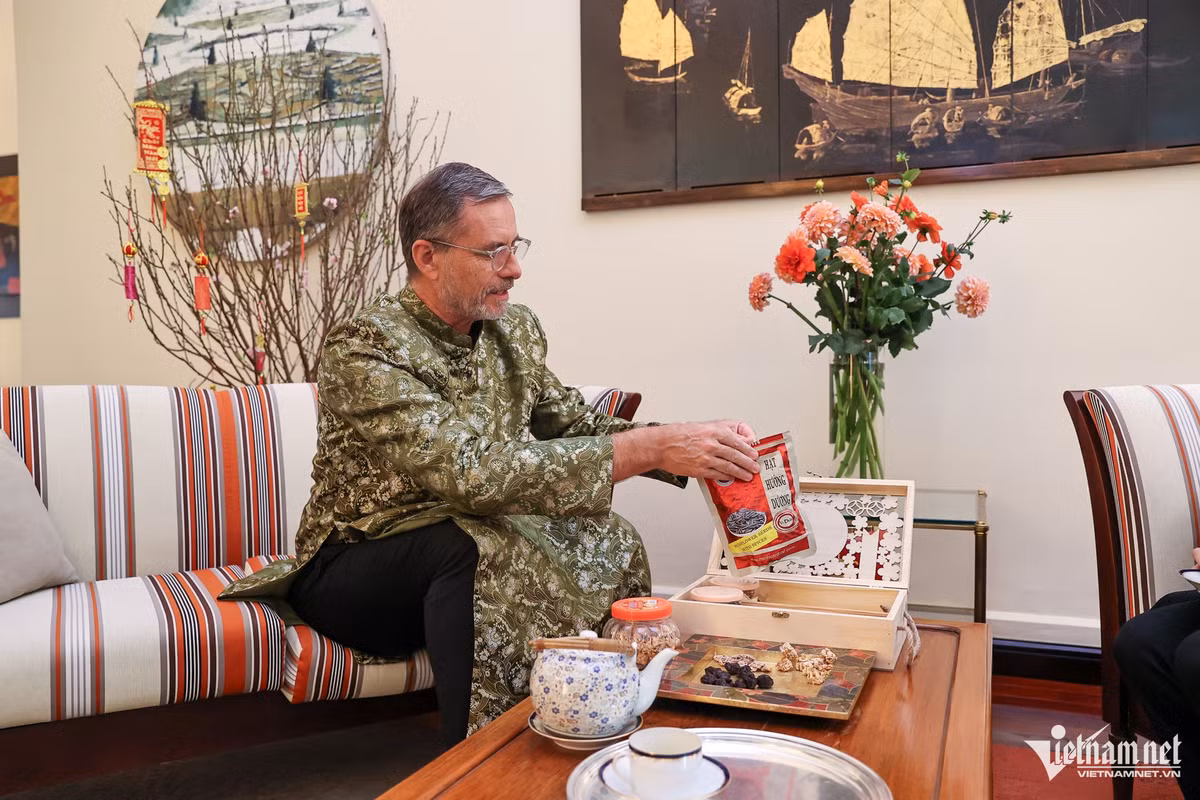 Pháp là một trong những đối tác phương Tây đầu tiên đồng hành cùng quá trình phát triển của Việt Nam từ khi bắt đầu mở cửa. "Và đến ngày nay chúng tôi vẫn tiếp tục mong muốn được đồng hành cùng Việt Nam trong thời gian tới." - Ngài Đại sứ nói.