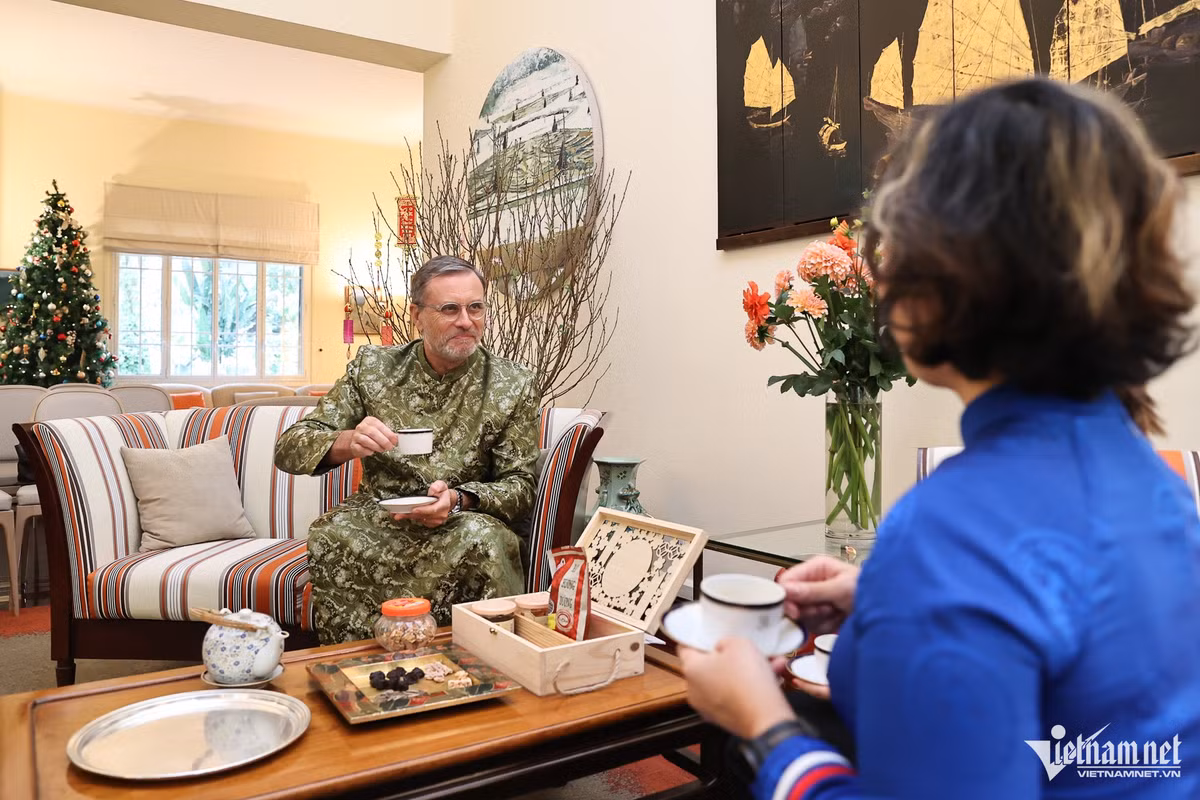 "Trong đó, ấn tượng nhất ở thành phố chính là sự hài hòa giữa những nét cổ kính và hiện đại mà không phải nơi nào cũng có. Thành phố có rất nhiều rạp chiếu phim và nhà hát hiện đại như Nhà hát Hồ Gươm ở ngay gần Đại sứ quán Pháp, với những sự kiện thu hút nhiều đối tượng là khán giả trẻ tuổi."