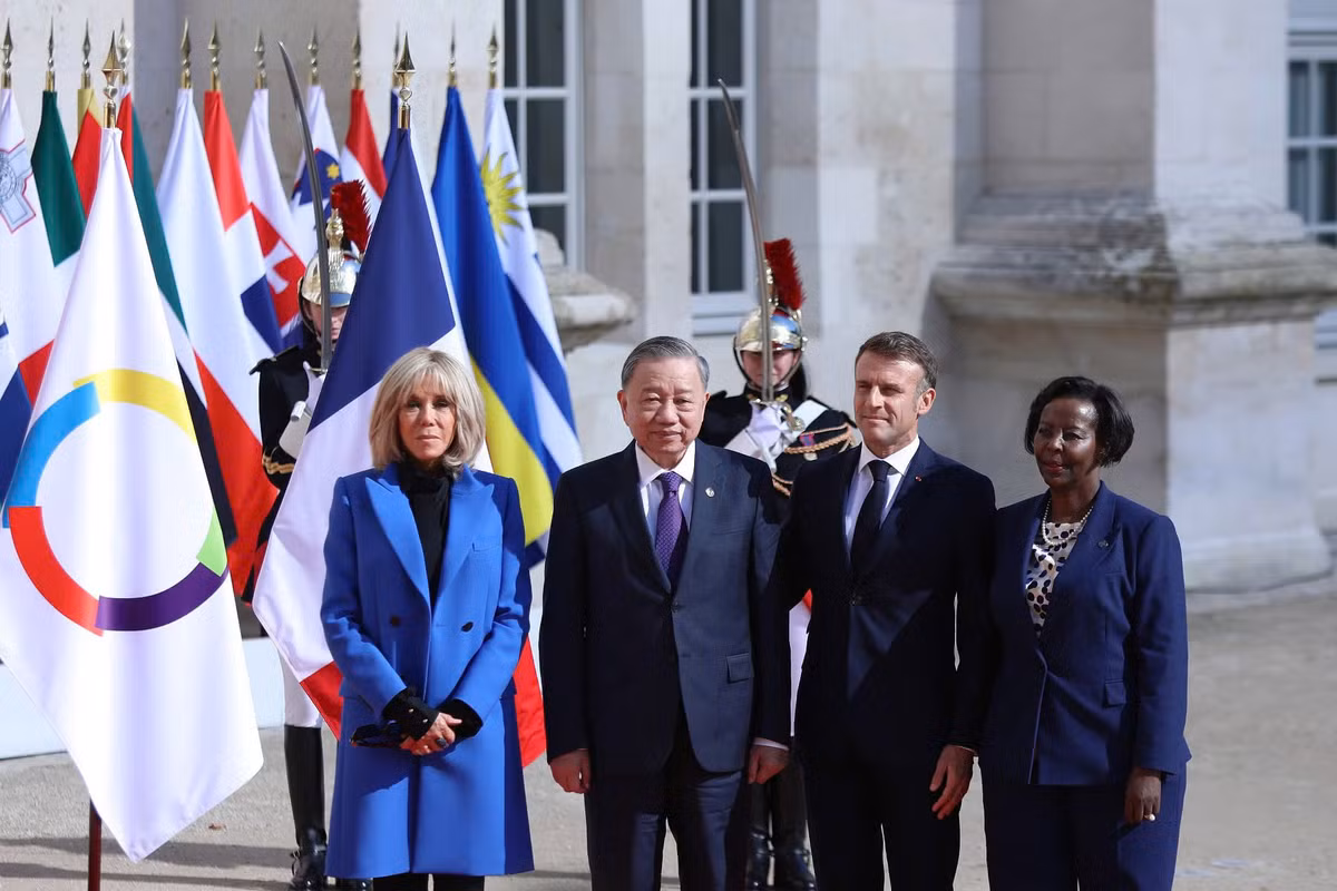 Sự kiện thứ hai là chuyến tham dự Hội nghị cấp cao Pháp ngữ lần thứ 19 và thăm chính thức Pháp của Tổng Bí thư, Chủ tịch nước Tô Lâm vào tháng 10/2024. Đây cũng là cuộc gặp trực tiếp đầu tiên giữa nguyên thủ hai nước. Việt Nam và Pháp đã nâng cấp quan hệ ngoại giao lên Đối tác Chiến lược toàn diện.