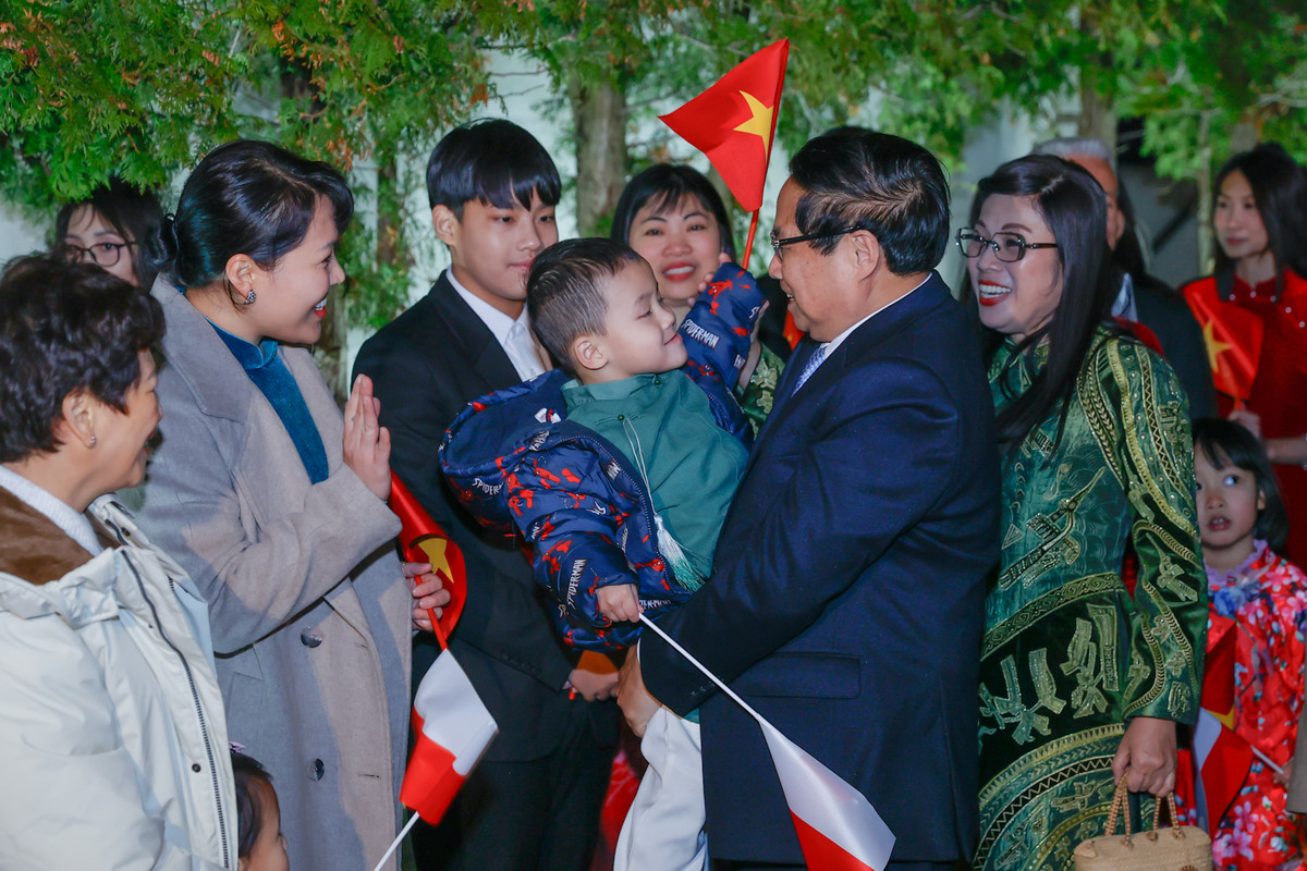 Cùng dự cuộc gặp có đồng chí Nguyễn Văn Nên, Ủy viên Bộ Chính trị, Bí thư Thành ủy TPHCM, các đồng chí Ủy viên Trung ương Đảng, lãnh đạo các bộ, ban, ngành, cơ quan Trung ương, địa phương, thành viên đoàn công tác. - Ảnh: VGP/Nhật Bắc