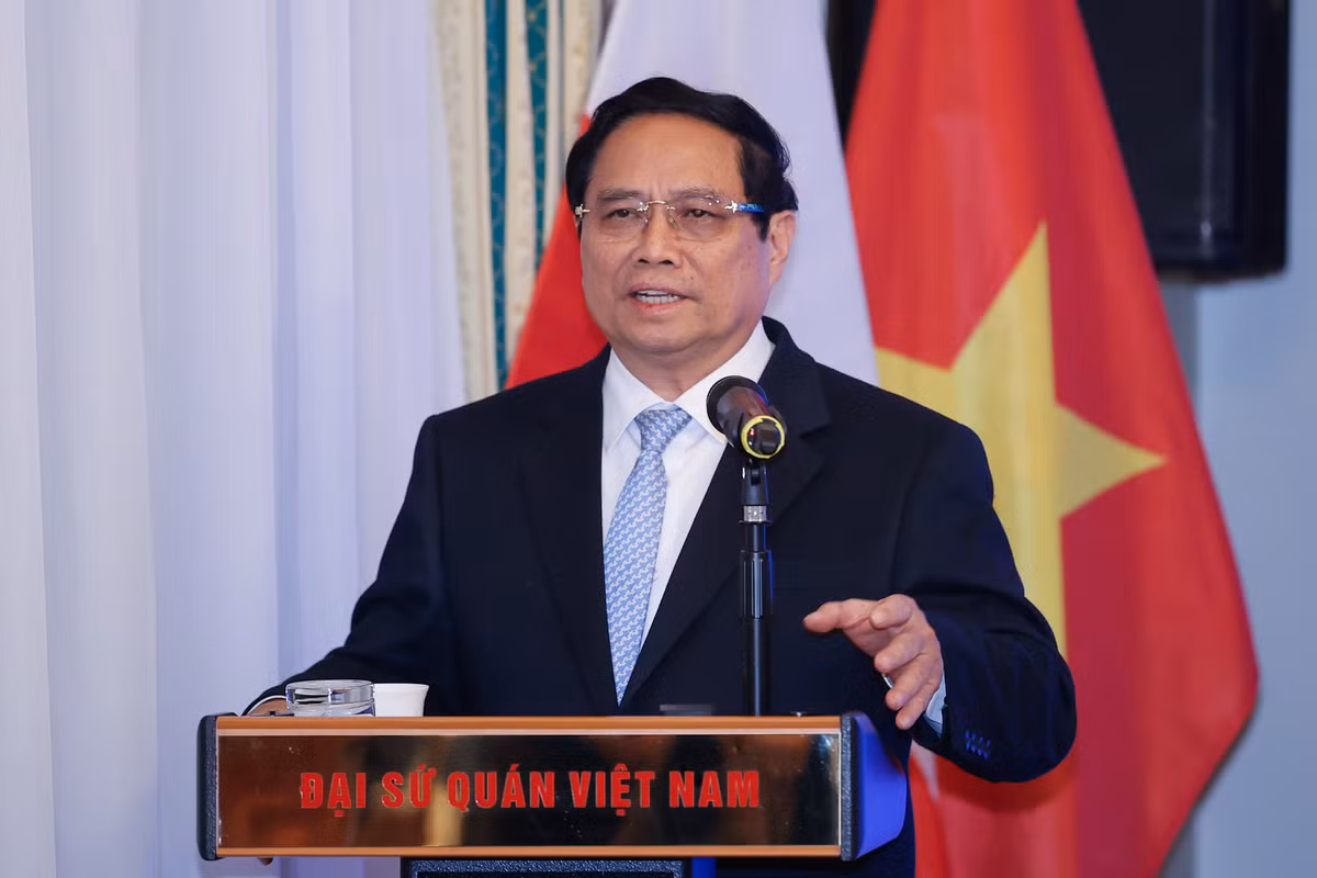 Thủ tướng gửi lời chúc mừng tốt đẹp nhất tới cộng đồng người Việt Nam tại Ba Lan. "Chúng tôi rất tự hào về cộng đồng người Việt Nam tại Ba Lan", Thủ tướng nhấn mạnh và cho biết sẽ tham dự chương trình Xuân quê hương chúc Tết bà con kiều bào tại Ba Lan - Ảnh: VGP/Nhật Bắc