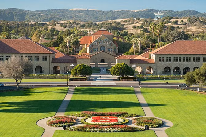  Đại học Stanford. Khuôn viên trường đại học danh tiếng và giàu có Stanford.