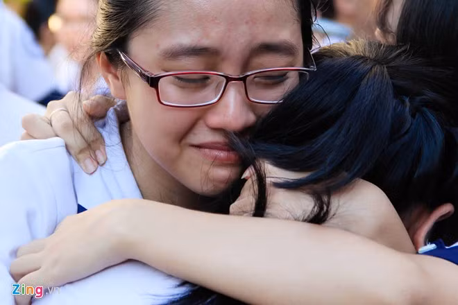 Phía trước các bạn trẻ còn cả một kỳ thi quan trọng vào đại học.