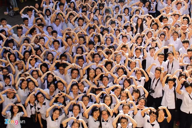 "Vòng tròn yêu thương" sẽ luôn khắc ghi những tình cảm đẹp nhất của tuổi học trò của các em.