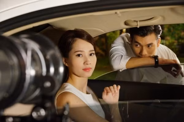 Đây sẽ là một câu chuyện tình nhẹ nhàng, lãng mạn mà bạn rất không nên bỏ lỡ. Đặc biệt, sự xuất hiện của 'nhân tố mới' Đặng Thu Thảo sẽ là lý do hết sức chính đáng để các fan ngóng chờ được thưởng thức tác phẩm điện ảnh đầu tay của cô.