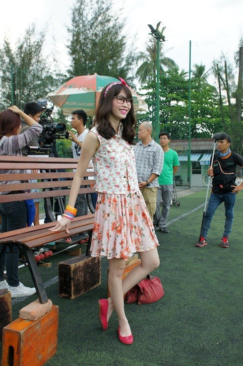 Trong phim Hoa hậu Việt Nam 1012 vào Nhã Phương và có mối tình đơn phương với Hùng (Nhan Phúc Vinh). Để được người mà cô thầm thương trộm nhớ từ lâu chú ý, Nhã Phương không ngần ngại làm nổi bản thân với phong cách thời trang rực rỡ, có phần hơi quá tay. Thế nhưng với ngoại hình này cô bị nhân vật của Nhan Phúc Vinh "ngó lơ".