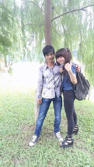 Cô gái này là Chippy Polla - Nguyễn Thanh Loan, cũng là một nhân vật có tiếng trong cộng đồng mạng với khả năng nói được 18 giọng khác nhau theo vùng miền, giới tính, tuổi tác.