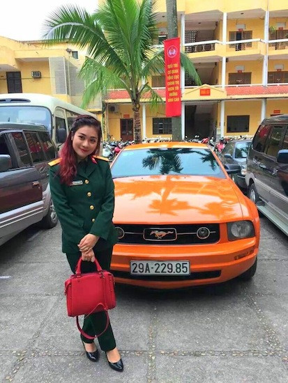 Theo thông tin được tiết lộ thì vợ Tự Long tên là Minh Nguyệt.