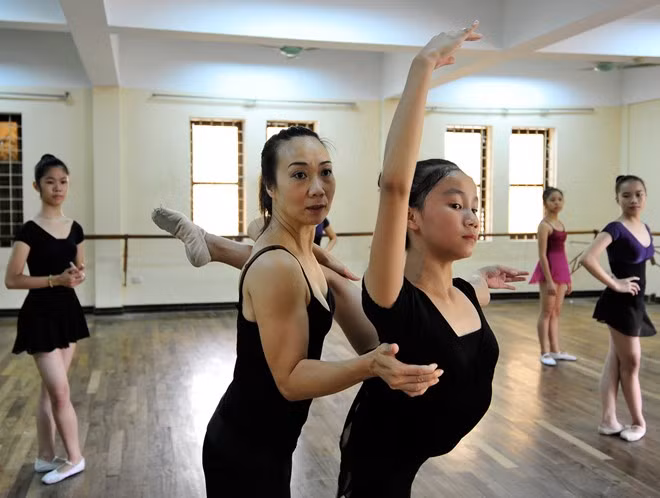 Theo giảng viên Lưu Thu Lan - (diễn viên nhà hát nhạc vũ kịch Việt Nam) để đạt được độ mềm dẻo của cơ thể trong bộ môn múa quãng thời gian đầu là vất vả nhất.