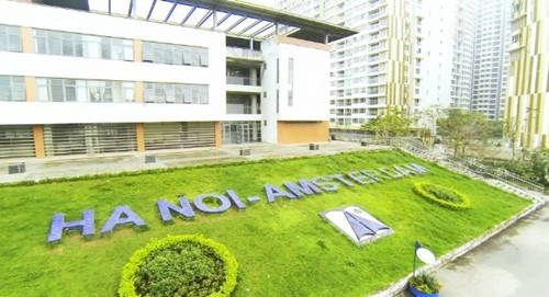 Trường THPT chuyên Hanoi-Amsterdam từ trước tới nay luôn nổi tiếng là nơi có chất lượng học và dạy thuộc hàng "đỉnh" trên cả nước cũng như tại Hà Nội.
