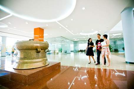 Bước vào khu giảng đường, không gian mở tạo cảm giác rộng rãi và thư thái. Đây là không gian tận dụng triệt để khả năng sử dụng nguồn ánh sáng tự nhiên.