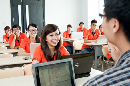 Giảng đường của ngôi trường này được phân chia thành các phòng học nhỏ với diện tích trung bình 50 m2. Trong mỗi phòng học đều có điều hòa, wifi, máy chiếu, với quy mô tối đa 30 sinh viên/lớp nhằm tăng cường sự giao lưu giữa giảng viên và sinh viên.