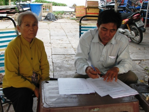 Gia dinh 3 nguoi xin tu thieu o Long An