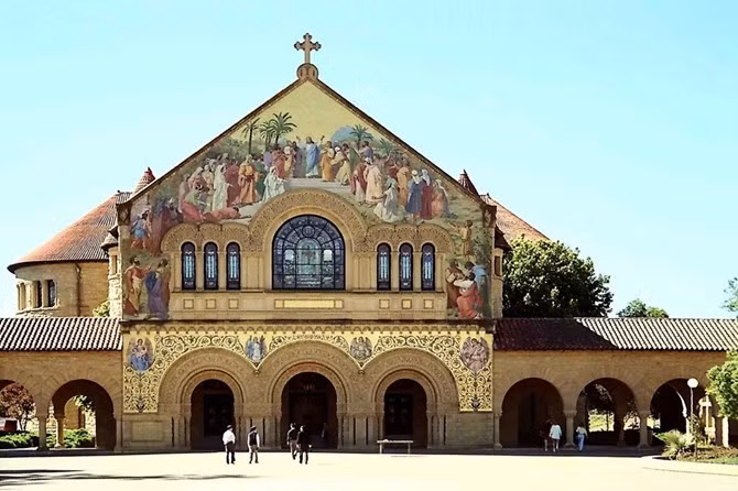 Có trụ sở tại California, học phí của Stanford lên trên 60.000 USD mỗi năm, và trường đại học này có một chính sách nhập học đặc biệt. Chính sách đó là nếu cha mẹ của bạn là cựu sinh viên và họ đã tặng một số tiền cho nhà trường thì bạn sẽ trở thành sinh viên tương lai của trường.
