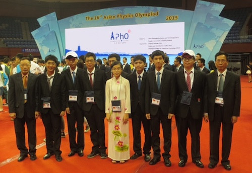 Theo lời kể của bố mẹ Thảo, ngày nhỏ, Thảo từng bị viêm phổi, phải cấp cứu nên ảnh hưởng sức khỏe sau này. Lớn lên, Thảo thường xuyên mải học mà quên ăn. Gia đình rất chăm chút cho em, ngày nào cũng đưa đi học. Tới năm lớp 10, Thảo mới biết đi xe đạp.