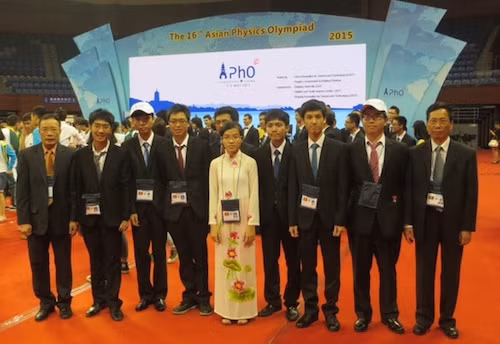 Theo lời kể của bố mẹ Thảo, ngày nhỏ, Thảo từng bị viêm phổi, phải cấp cứu nên ảnh hưởng sức khỏe sau này. Lớn lên, Thảo thường xuyên mải học mà quên ăn. Gia đình rất chăm chút cho em, ngày nào cũng đưa đi học. Tới năm lớp 10, Thảo mới biết đi xe đạp.