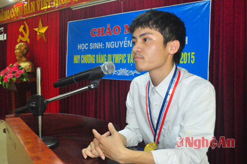 Ông Danh kể, Ngọc Khánh hiếu động từ nhỏ, luôn mày mò, tìm hiểu đồ vật trong xung quanh, nhiều khi còn tự tháo gỡ đồ đạc để xem cấu tạo, nguyên lý hoạt động của chúng. Khánh rất ham học, luôn đặt những câu hỏi 'vì sao' để tự mình giải quyết. Đặc biệt, Ngọc Khánh biết đọc chữ, làm tính từ năm 4 tuổi. "Tôi mua sách lớp 1, dạy con bằng cách ứng dụng vào những trò chơi. Tôi dạy con phát âm từng đồ vật trong nhà, ngoài sân. Không ngờ, chỉ 4 tuổi, cháu đã đọc được chữ, làm toán”, ông Danh nói.