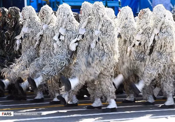 Quân đội Iran thường xuyên tiến hành các cuộc duyệt binh lớn hàng năm nên đây gần như là sự kiện thường niên. Nguồn ảnh: Fars
