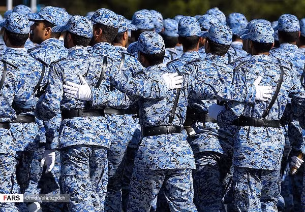 Trong các cuộc duyệt binh, Quân đội Iran thường xuyên phô diễn dàn vũ khí do nước này tự phát triển hoặc các loại vũ khí hiện đại nhất. Nguồn ảnh: Fars