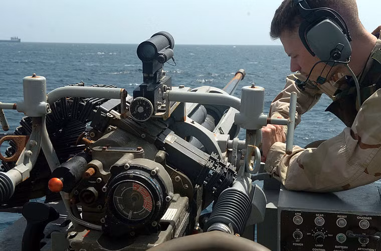 Ngoài ra, các tàu tuần duyên Hamilton còn được trang bị pháo tự động Mk38 cỡ 25mm có tốc độ bắn 1.100 phát/phút, tầm bắn hiệu quả 3km. Nguồn ảnh: Wikipedia