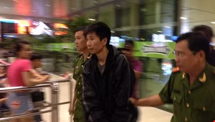 Tom gon nguoi Trung Quoc gia danh cong an VN