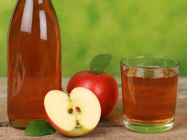 Nước táo ép. Khoảng 50% số lượng nước ép táo được bán ở Mỹ có xuất xứ từ Trung Quốc. Hộp nước ép ngon và đẹp mắt bạn đặt vào bữa trưa của con bạn. Thay vì đưa một lon nước có gas, bạn đã cho con uống thứ nước có vẻ "tốt cho sức khỏe" nhưng chứa đầy thạch tín, một thứ kim loại nặng có thể gây ung thư.