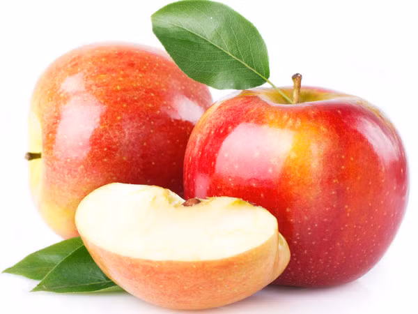 Táo. Đây được xem là một trong những thực phẩm tốt nhất để làm sạch ruột và trị táo bón. Nguyên nhân là bởi táo có chứa chất pectin và chất xơ, giúp làm tăng nhu động ruột và thải độc tuyệt vời.