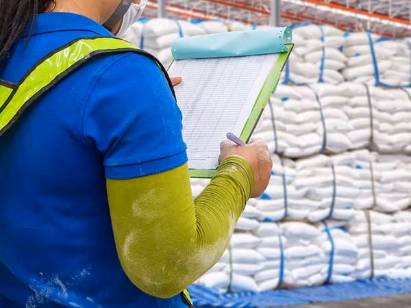 Muối công nghiệp. Trong nhiều năm qua, muối công nghiệp đã được bán ra thị trường thay vì muối tự nhiên. Muối công nghiệp có thể gây suy giáp, vô sinh và các biến chứng sức khỏe nguy hiểm khác.