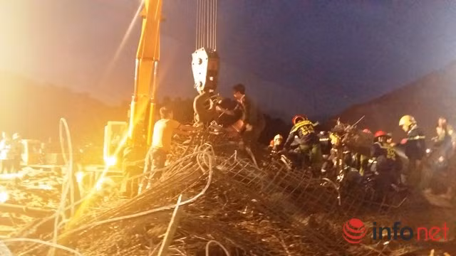 Dọn đống đổ nát, cứu người ra khỏi hiện trường được lực lượng công an, biên phòng, nhân dân tập trung cao nhất