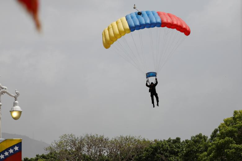 Lính nhảy dù của Venezuela tham dự cuộc diễu binh.