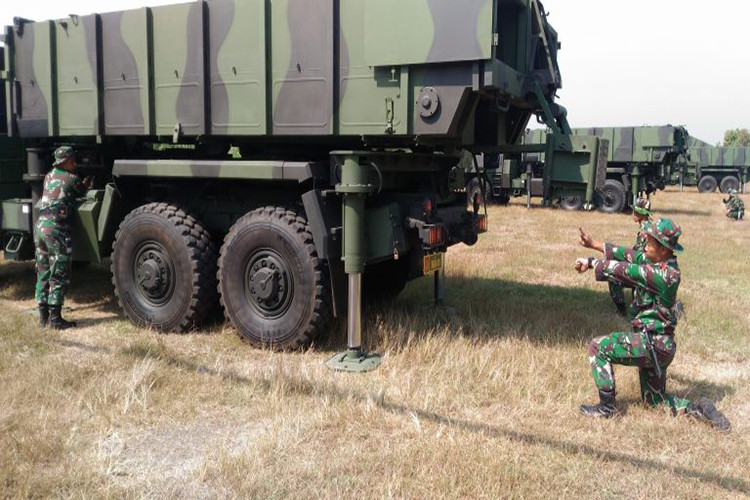 Bên cạnh việc sở hữu nền tảng đạn rocket đa dạng, hệ thống pháo Astros II còn được trang bị các hệ thống radar, hệ thống trinh sát và chỉ huy chiến trường tiên tiến cho phép các đơn vị phóng phối hợp với nhau hiệu quả hơn trong tác chiến, nhất là khi Astros II có thể được trang bị đạn rocket dẫn đường. Nguồn ảnh: Kostrad.