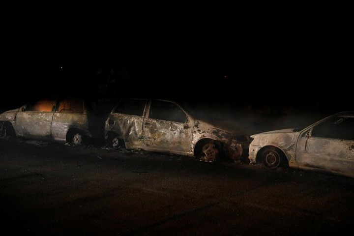 Sau hỏa hoạn, những chiếc xe này bỗng chốc trở thành đống phế liệu.