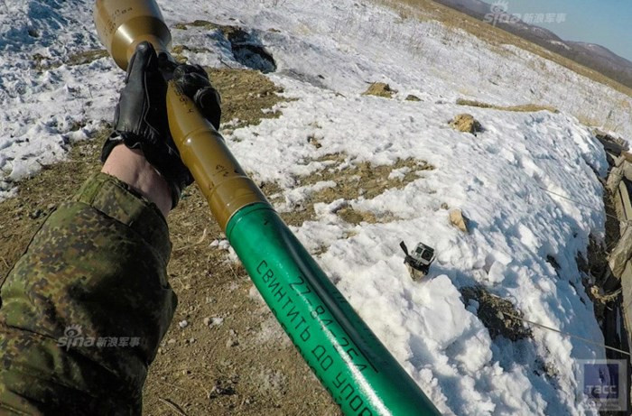 Khi các dòng xe tăng hiện đại được trang bị giáp phản ứng nổ, RPG-7 được trang bị thêm đạn xuyên giáp PG-7VR xuyên 600-750mm sau ERA vào năm 1988 và đạn nhiệp áp chống công sự TBG-7V cũng trong giai đoạn này. Nguồn ảnh: TASS.