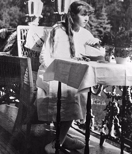 Lúc qua đời vào ngày định mệnh, Công chúa Anastasia mới 17 tuổi.