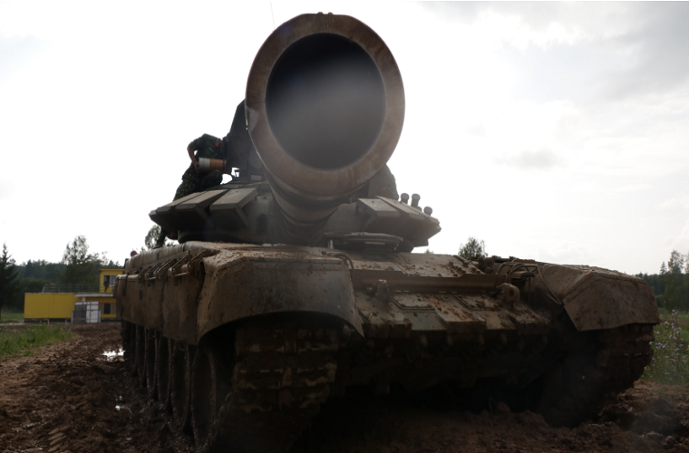 Trong Tank Biathlon có nhiều nội dung tranh tài khác nhau như chạy đua trên địa hình phức tạp, vượt chướng ngại vật, bắn pháo, đòi hỏi tổ lái phải thuần thục kỹ năng điều khiển cũng như sử dụng vũ khí trang bị trên xe. Sau ba vòng thi, đội tuyển vào về đích với thời gian thực hiện các vòng thi ngắn nhất sẽ trở thành đội dành chiến thắng. Nguồn ảnh: Marinir.otvaga2004.