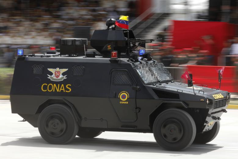 Cùng ngày 3/7, Tổng thống Nicolas Maduro đã quyết định thăng quân hàm cho 16.900 quân nhân Venezuela vinh danh “lòng trung thành” của họ qua lễ duyệt binh quy mô chưa từng có.