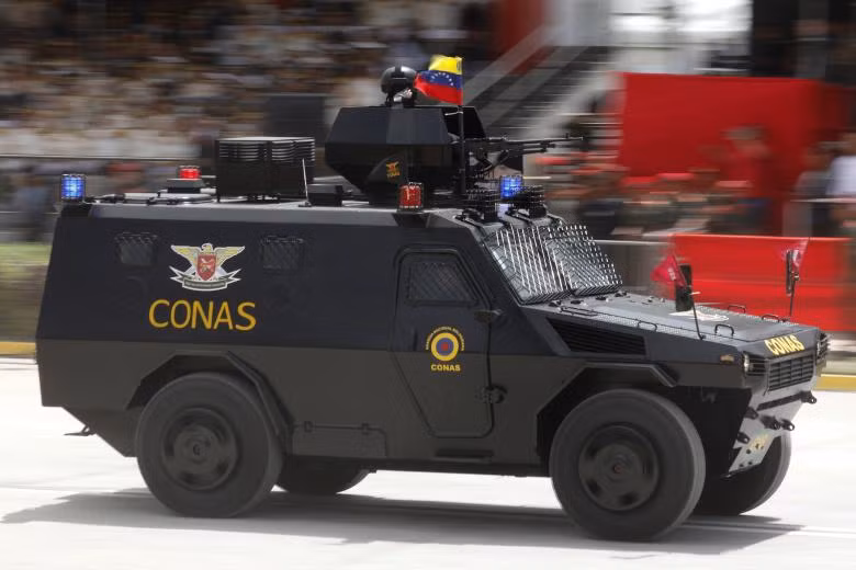 Cùng ngày 3/7, Tổng thống Nicolas Maduro đã quyết định thăng quân hàm cho 16.900 quân nhân Venezuela vinh danh “lòng trung thành” của họ qua lễ duyệt binh quy mô chưa từng có.